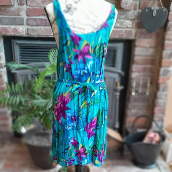 Rich's Sportswear Dress - Picture 4 of 6